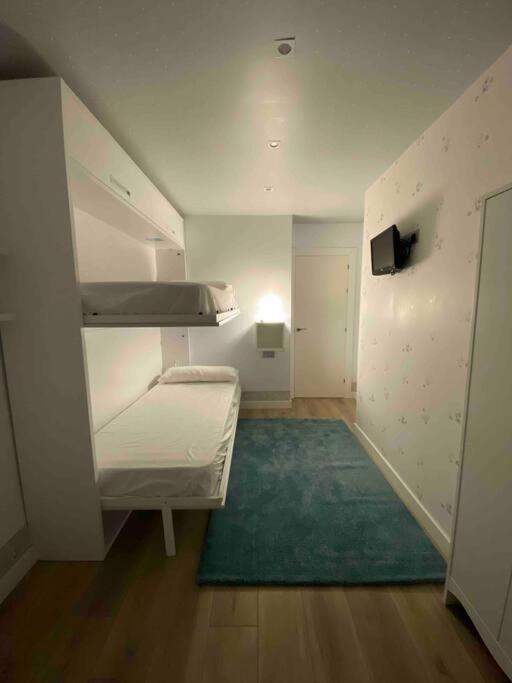 Apartamento A 100Metros De La Playa De San Lorenzo Gijon Bagian luar foto