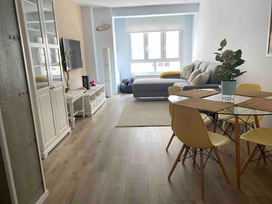 Apartamento A 100Metros De La Playa De San Lorenzo Gijon Bagian luar foto