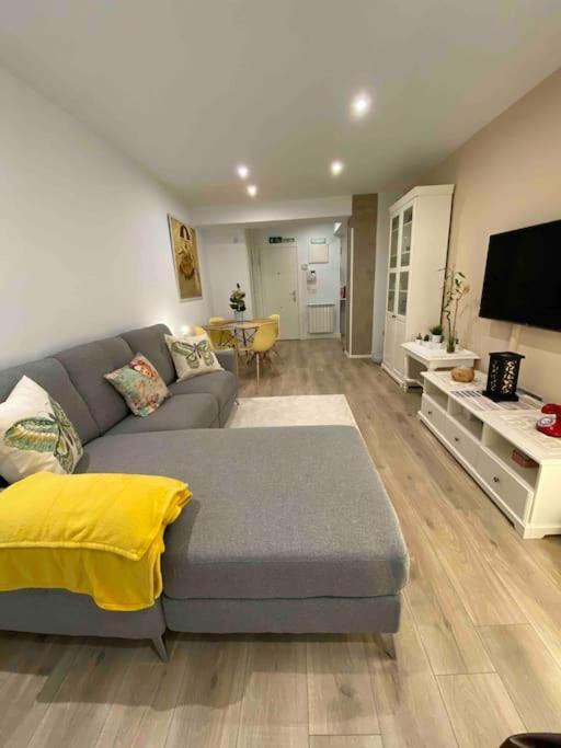 Apartamento A 100Metros De La Playa De San Lorenzo Gijon Bagian luar foto