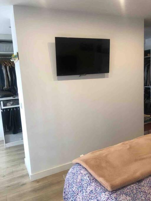 Apartamento A 100Metros De La Playa De San Lorenzo Gijon Bagian luar foto