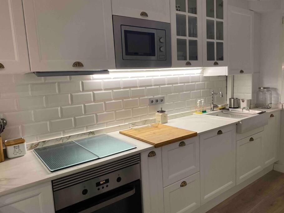 Apartamento A 100Metros De La Playa De San Lorenzo Gijon Bagian luar foto