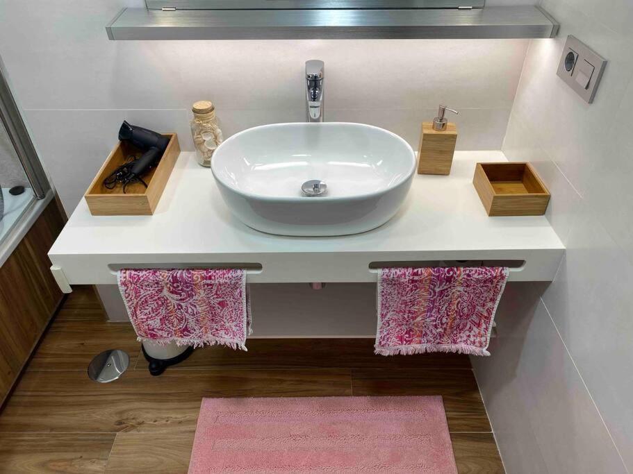 Apartamento A 100Metros De La Playa De San Lorenzo Gijon Bagian luar foto