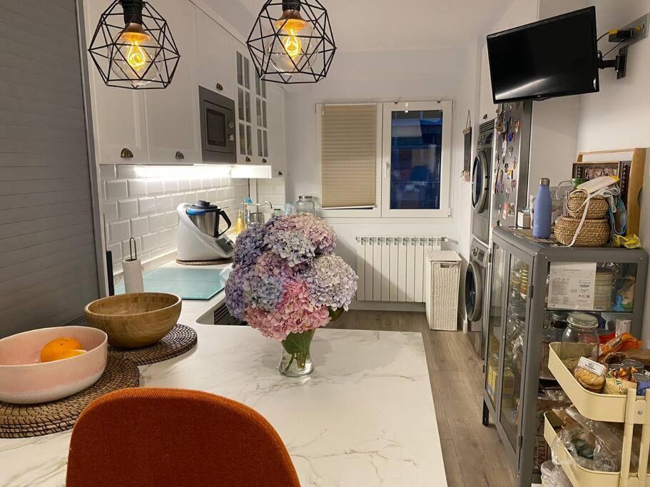 Apartamento A 100Metros De La Playa De San Lorenzo Gijon Bagian luar foto