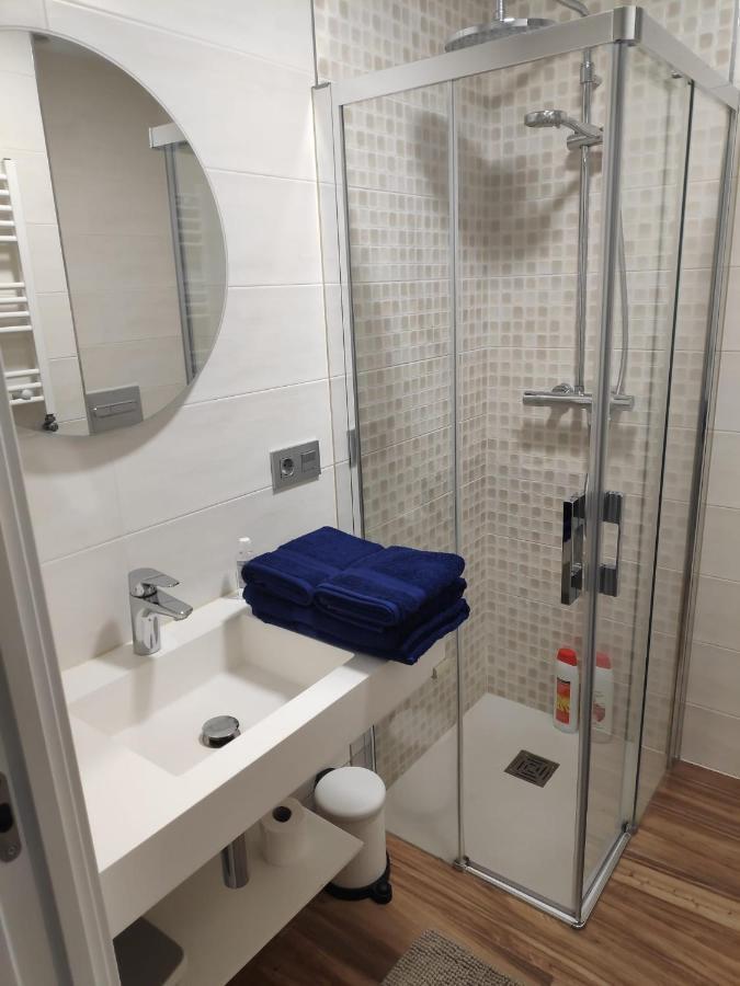 Apartamento A 100Metros De La Playa De San Lorenzo Gijon Bagian luar foto